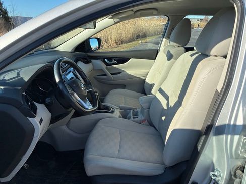 Used 2018 Nissan Rogue Sport SV w/ SV Technology Package image 17