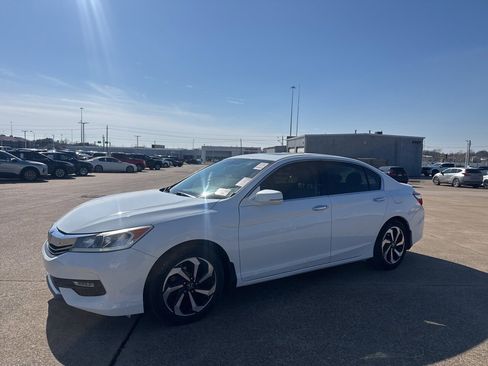 Used 2017 Honda Accord EX-L image 8