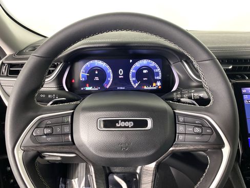 Used 2023 Jeep Grand Cherokee Limited image 20