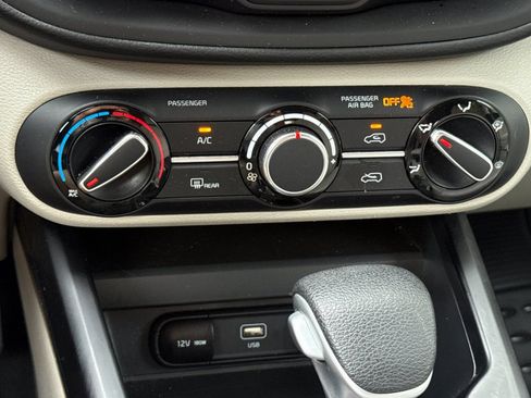 Used 2023 Kia Soul LX FWD image 26