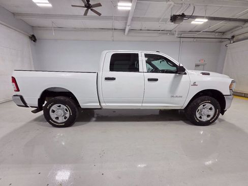 Used 2022 RAM 2500 Tradesman w/ Chrome Appearance Group AWD/4WD image 9