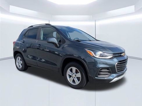 Used 2022 Chevrolet Trax LT w/ LT Convenience Package AWD/4WD image 2