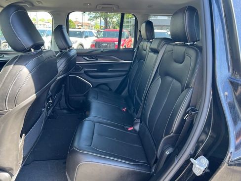 Used 2023 Jeep Grand Cherokee Limited w/ Luxury Tech Group II AWD/4WD image 24