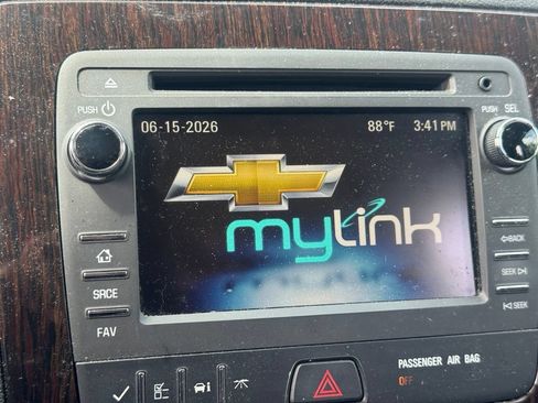 Used 2016 Chevrolet Traverse LT w/ Style and Technology Package FWD image 9