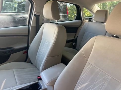 Used 2018 Ford Focus SE image 17