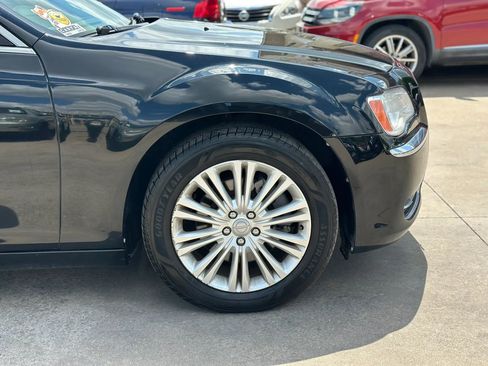 Used 2014 Chrysler 300 AWD image 19