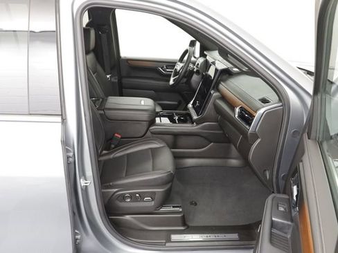 Used 2025 GMC Yukon XL Denali AWD/4WD image 22