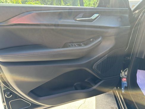 New 2025 Jeep Grand Cherokee Altitude image 11