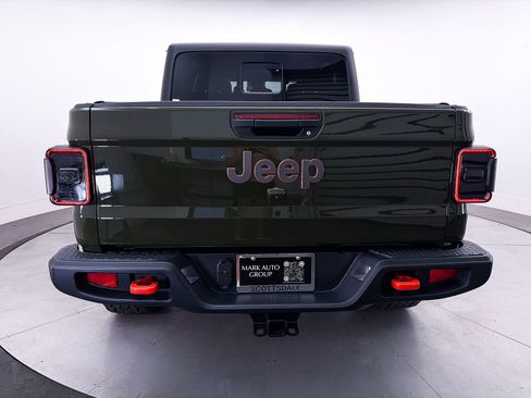 Used 2024 Jeep Gladiator Mojave AWD/4WD image 16