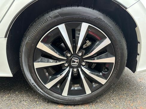 Used 2024 Honda Civic EX-L image 9