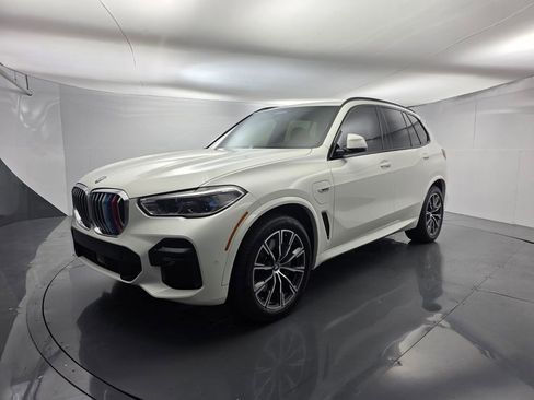 Certified 2022 BMW X5 xDrive45e w/ M Sport Package image 8