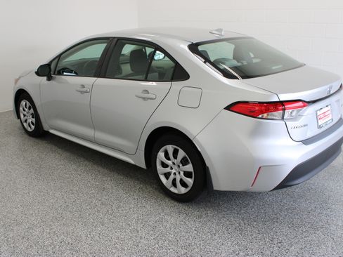 Used 2025 Toyota Corolla LE FWD image 9