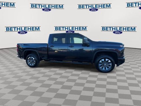 Used 2024 Chevrolet Silverado 2500 Custom w/ Custom Value Package image 9