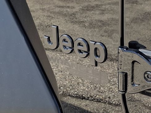Used 2021 Jeep Wrangler Sport AWD/4WD image 35