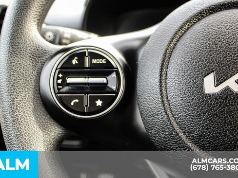 Used 2025 Kia Soul LX FWD image 27