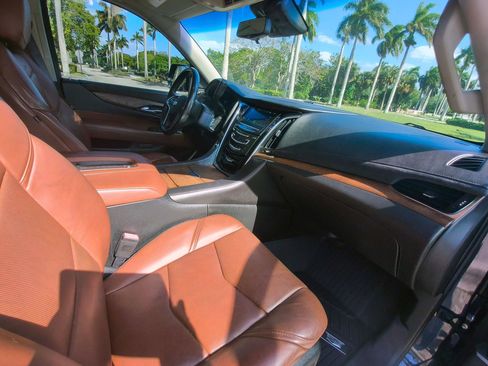 Used 2017 Cadillac Escalade Premium Luxury AWD/4WD image 44
