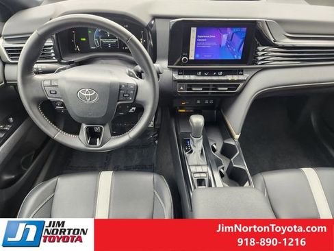 Used 2025 Toyota Camry SE image 27