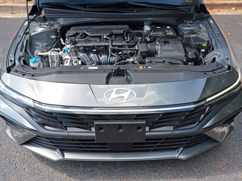 Used 2025 Hyundai Elantra SEL FWD image 7