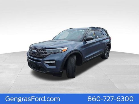 Certified 2021 Ford Explorer XLT w/ Equipment Group 202A AWD/4WD image 3