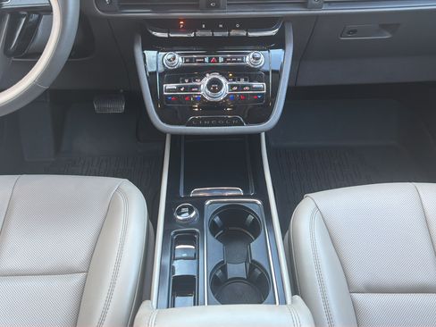 Used 2022 Lincoln Corsair AWD w/ Equipment Group 101A image 15