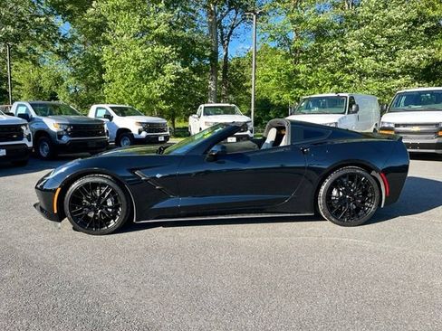 Used 2017 Chevrolet Corvette Stingray Coupe w/ 1LT RWD image 15