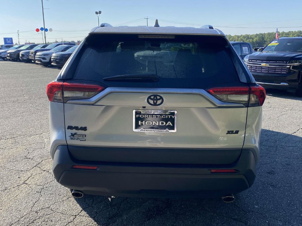Used 2024 Toyota RAV4 XLE w/ Convenience Package FWD image 4