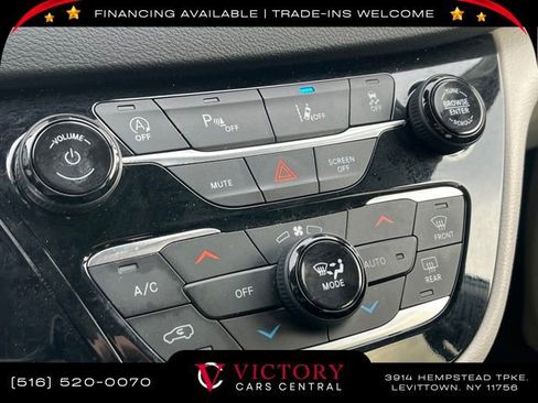 Used 2023 Chrysler Pacifica Touring-L image 31