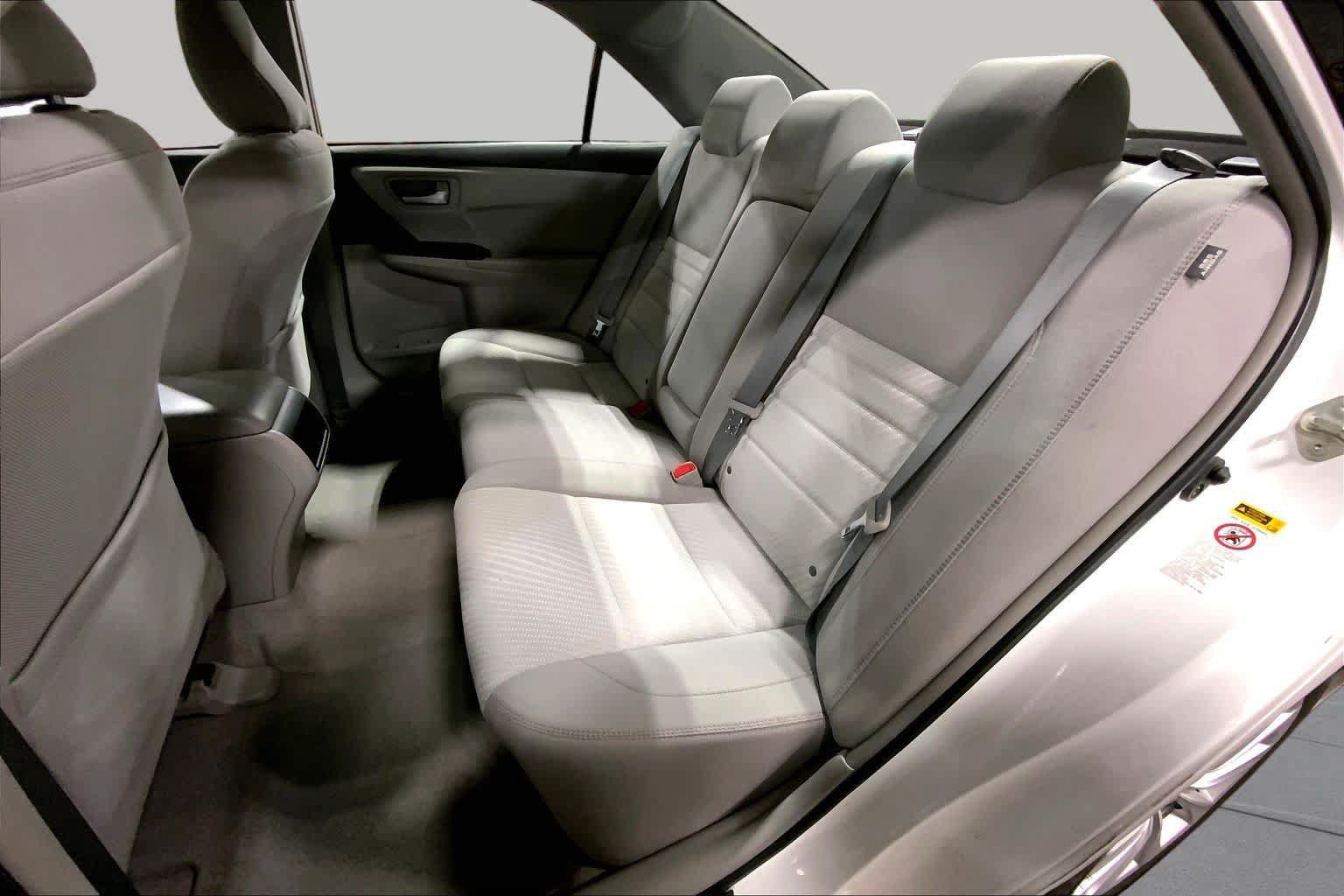 Used 2016 Toyota Camry LE FWD image 21