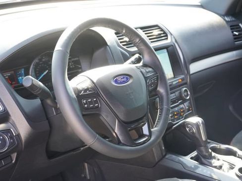 Used 2018 Ford Explorer XLT w/ Equipment Group 202A FWD image 18