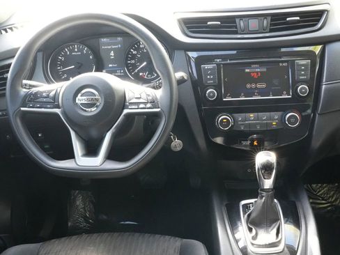 Used 2019 Nissan Rogue S image 4