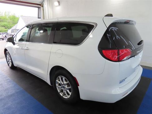 Used 2023 Chrysler Voyager LX FWD image 10