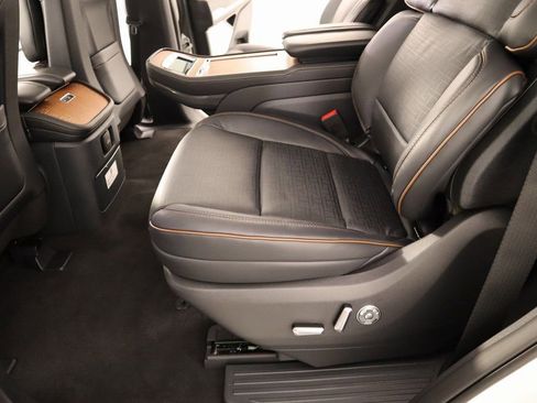 New 2025 Lincoln Navigator Black Label AWD/4WD image 12