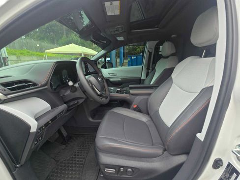 Used 2024 Toyota Sienna XSE AWD/4WD image 21