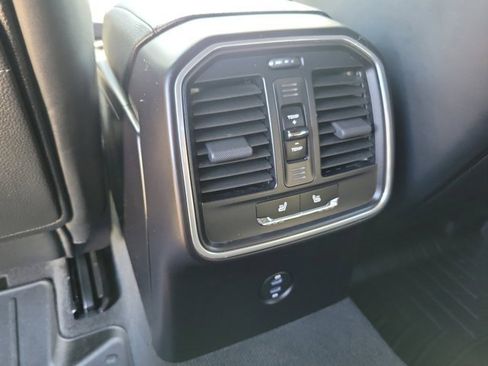 Used 2020 Porsche Macan S image 16