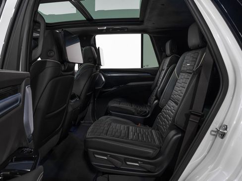 Used 2025 Cadillac Escalade V w/ LPO, ONYX Package AWD/4WD image 44