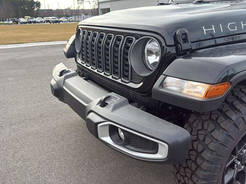 New 2025 Jeep Gladiator High Tide image 12