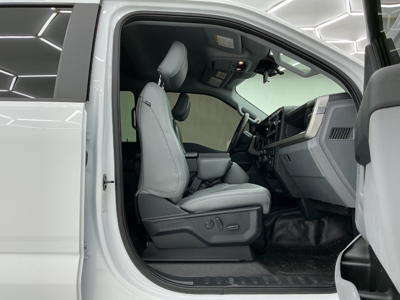 Used 2023 Ford F350 XL AWD/4WD image 17