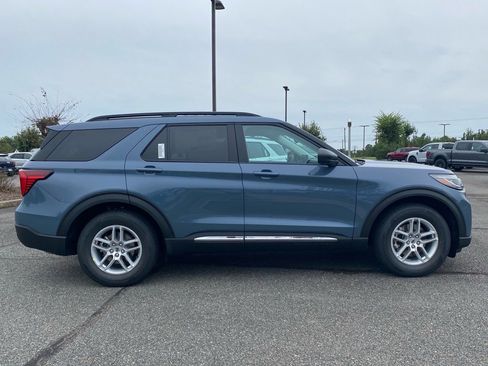 Used 2025 Ford Explorer Active image 3