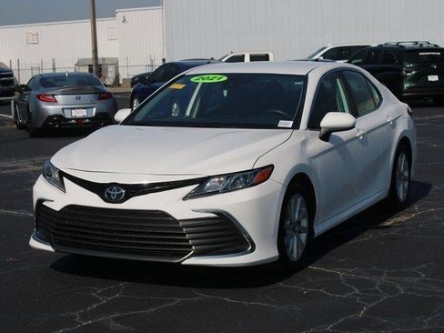 Used 2021 Toyota Camry LE image 2