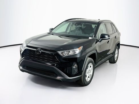 Used 2020 Toyota RAV4 XLE FWD image 3