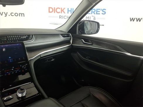 Used 2023 Jeep Grand Cherokee Limited image 14