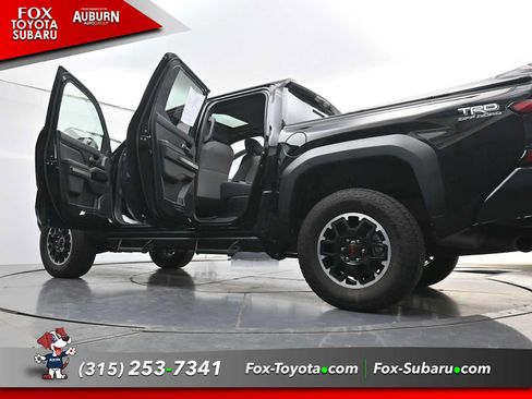 Used 2025 Toyota Tacoma TRD Off-Road AWD/4WD image 36