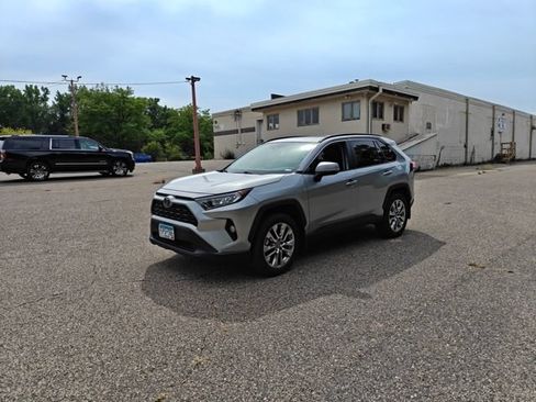 Used 2021 Toyota RAV4 XLE Premium AWD/4WD image 18