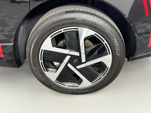 Used 2026 Hyundai Ioniq 9 Limited image 11