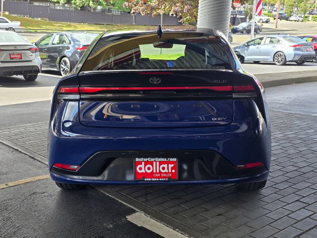 Used 2024 Toyota Prius XLE FWD image 6