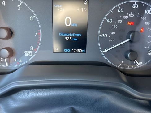 Used 2025 Toyota Corolla Cross LE image 21