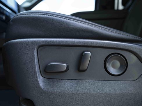 Used 2022 Chevrolet Silverado 1500 LTZ image 40