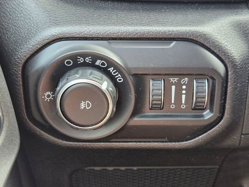 Used 2020 Jeep Wrangler Unlimited Sahara AWD/4WD image 22