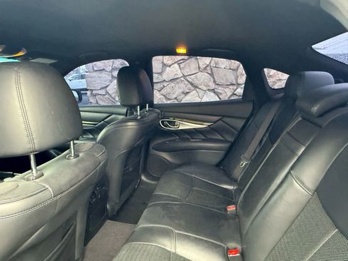 Used 2017 INFINITI Q70 3.7 w/ Technology Package image 9