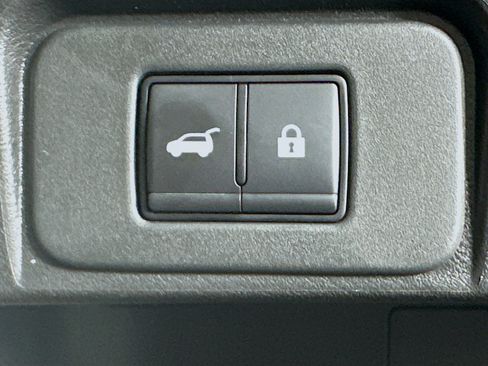 Used 2025 Nissan Rogue SV FWD image 28